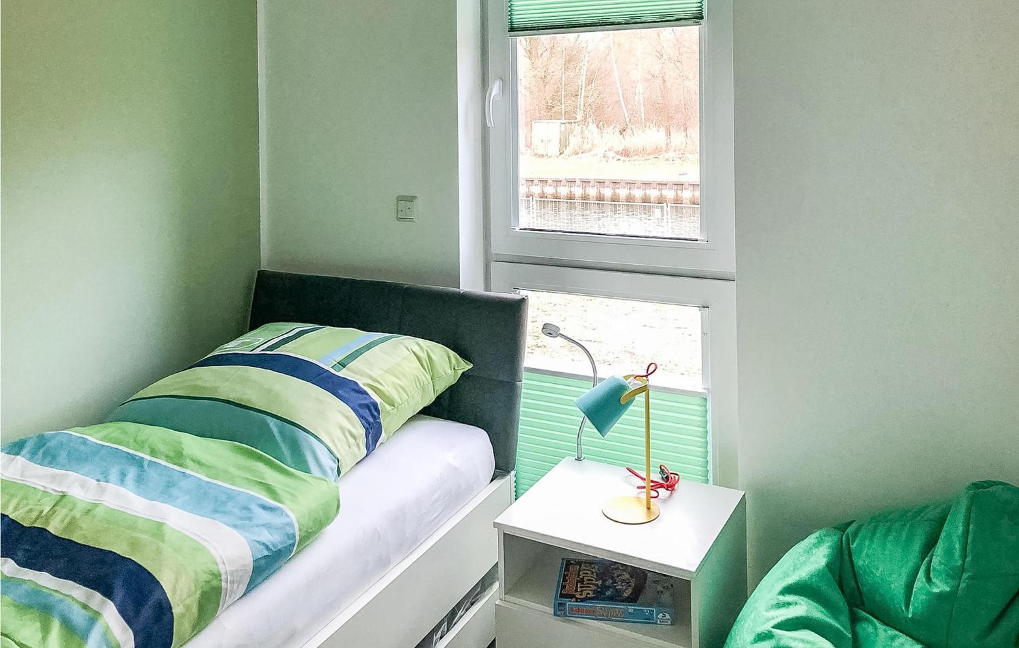 2 Bedroom Cozy Apartment In Рехлин Экстерьер фото
